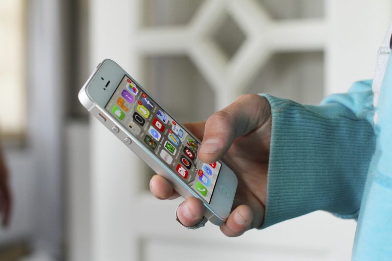 Facebook’s Instant Articles, Google Voice 5.2, Alexa’s new role and more: mobile buzz of the week
