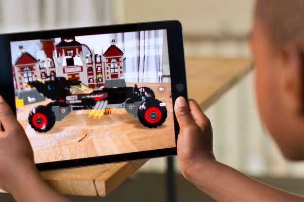 Augmented Reality and #ARKit: the coming revolution